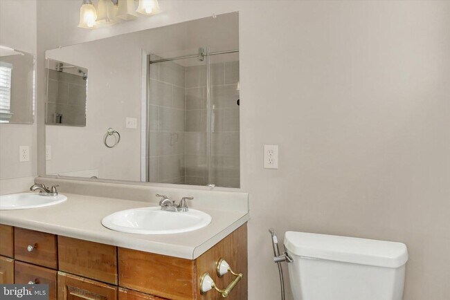 Building Photo - 6444 Terrace Ct