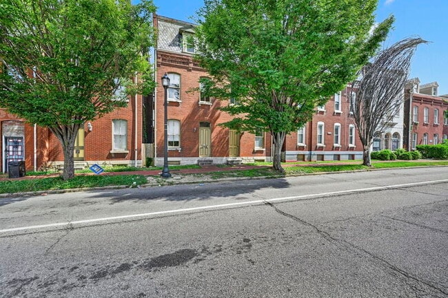 Building Photo - 1704 S Tucker Blvd