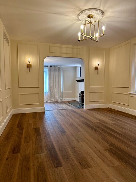 Building Photo - 408 S Hanley Rd