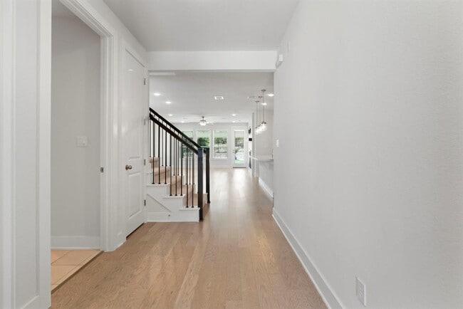 Building Photo - 265 Tierra Trail
