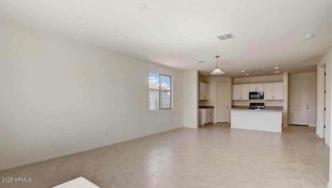 Building Photo - 1565 E Kingman Pl
