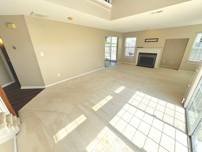 Building Photo - 3 BEDROOM CONDO FOR RENT IN CHESAPEAKE - A...