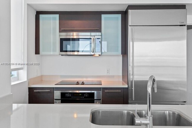 Building Photo - 500 Brickell Ave