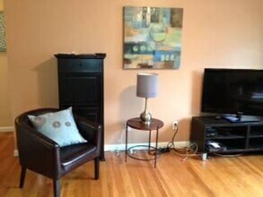 Building Photo - Bright, Sunny Unit, Heat, Hot Water Included, Elevator, Laundry, Parking fpor Rent
