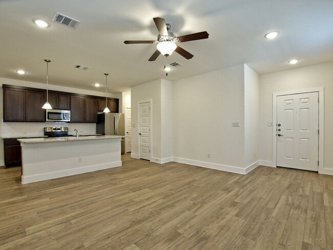 Building Photo - "Elegant 3-Bedroom Condo in Georgetown wit...