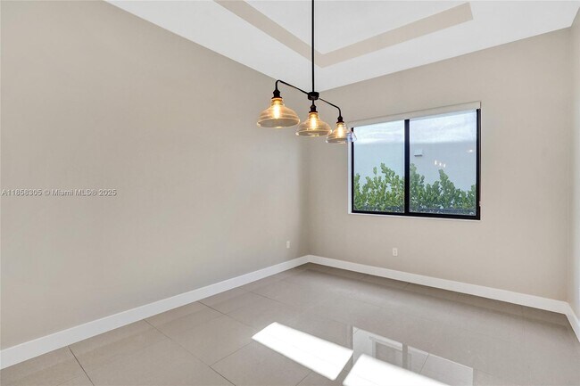 Building Photo - 10590 Mira Vista Dr