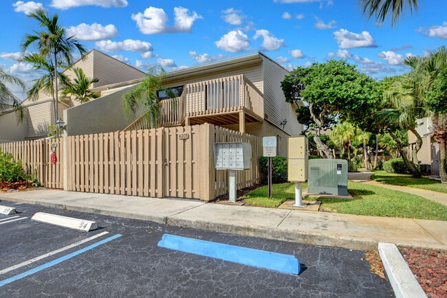 Building Photo - 614 Executive Center Dr