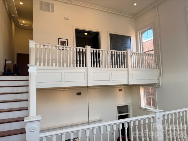 Building Photo - 113 N Main St