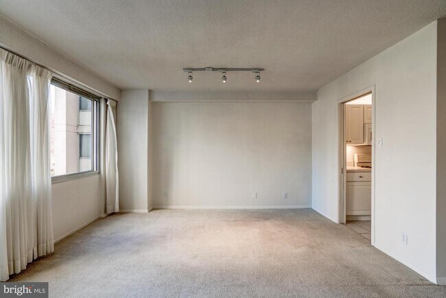 Building Photo - 4515 Willard Ave