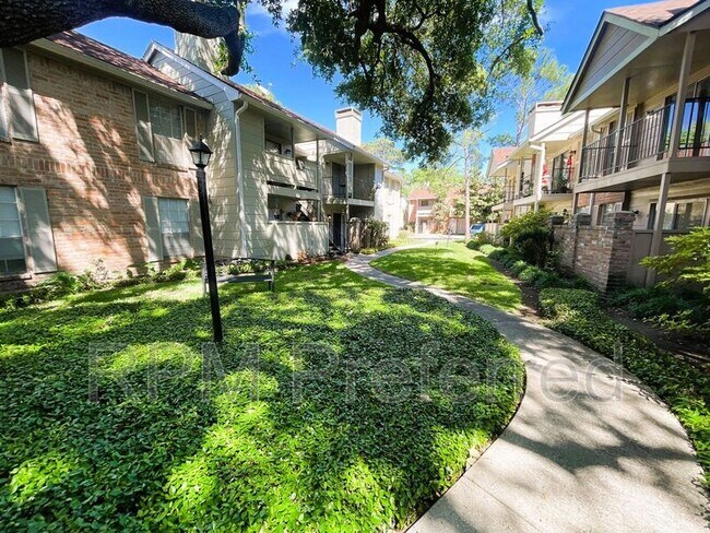 Building Photo - 2800 Jeanetta St