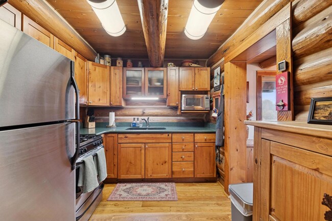 Building Photo - 4 bedroom  Whitefish River Cabin