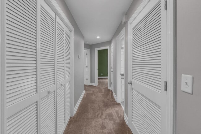 Building Photo - Awesome 2BE/2BA condo in Green Hills!