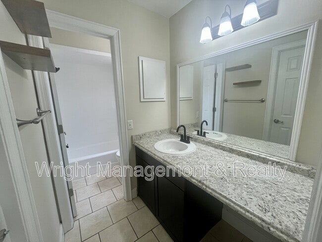 Building Photo - 505 S Westland Ave