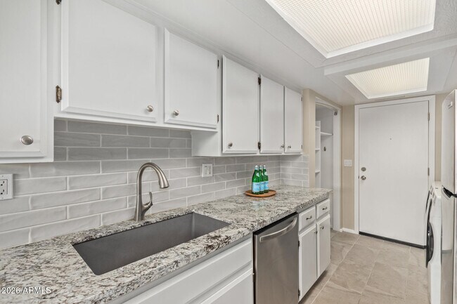 Building Photo - 8641 S 51st St