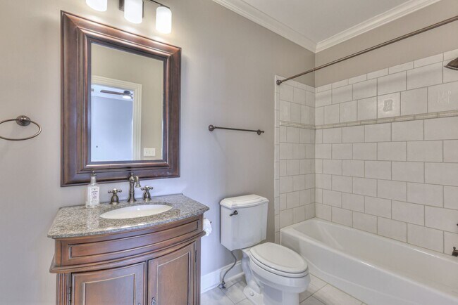Building Photo - 4100A Oriole Pl