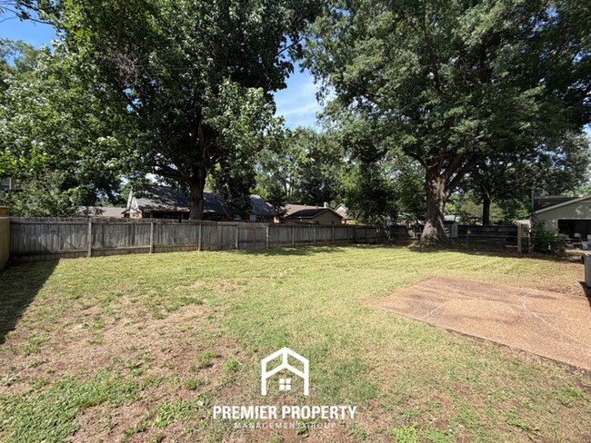 Building Photo - Charming 3BR/2BA Bartlett Area Home | Vaulted Ceilings, Fireplace & Stainless Steel Stove