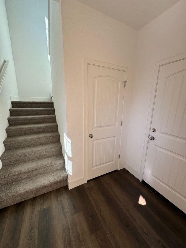 Building Photo - 5301 E Commerce Way