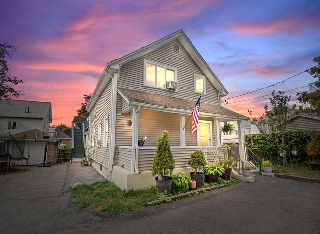 Primary Photo - 48 Tapped St