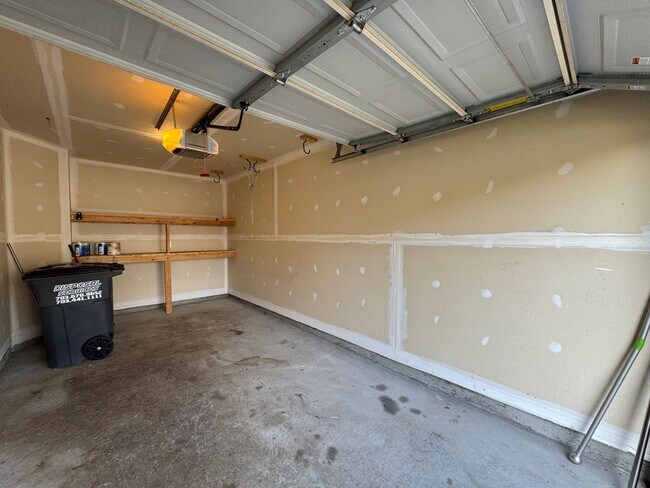 Building Photo - Stunning 3 Bed 3.5 Bath End Unit Townhome In Powells Run Village