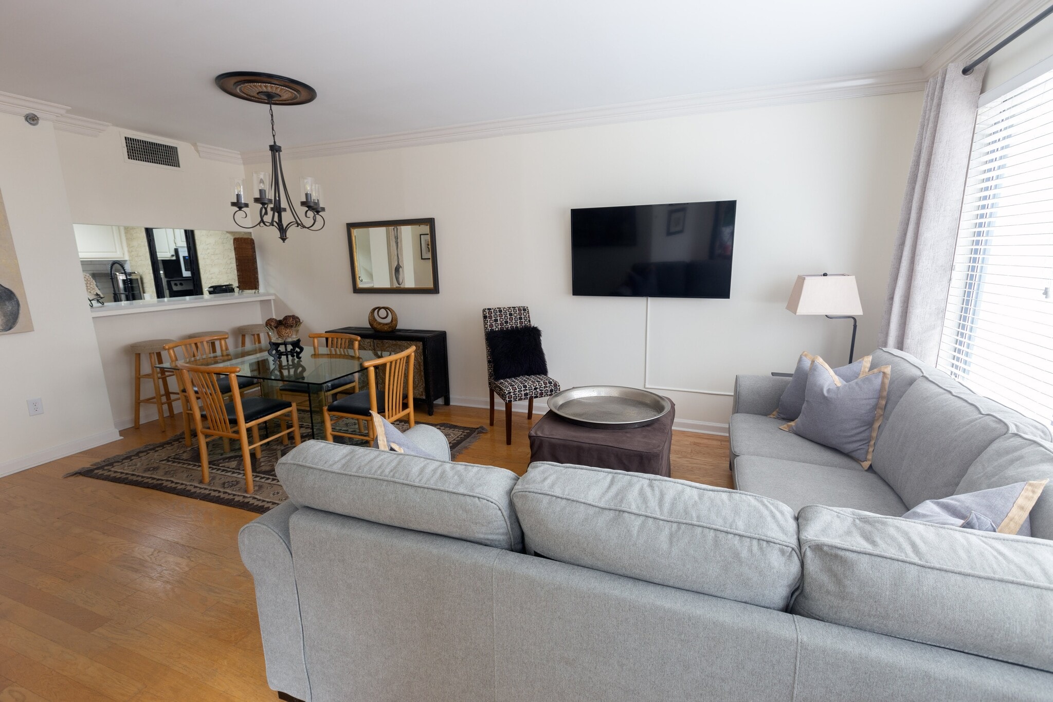 Building Photo - 3481 Lakeside Dr NE