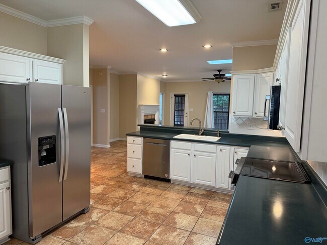 Building Photo - 139 Canterbury Dr