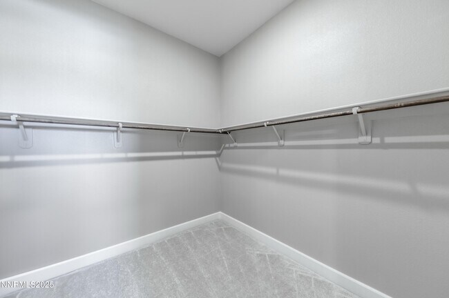 Building Photo - 1517 Golf Club Dr