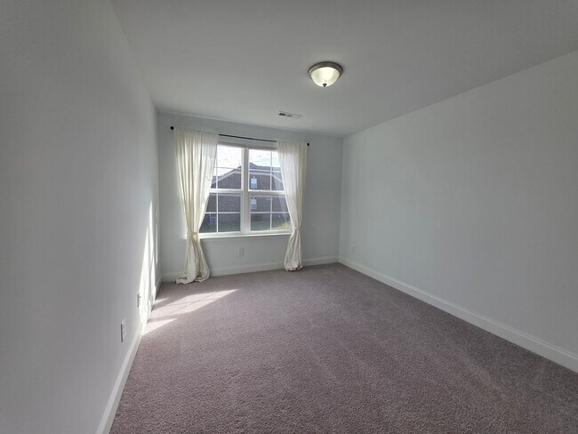 Building Photo - 3-Bedroom Townhome with Bonus Room & Resort-Style Amenities -No Pets