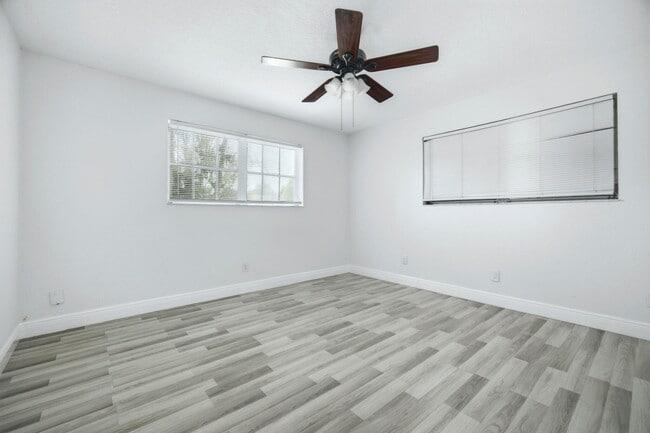 Building Photo - 321 E Chaminade Dr