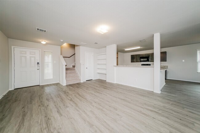 Building Photo - 305 Pronghorn Dr