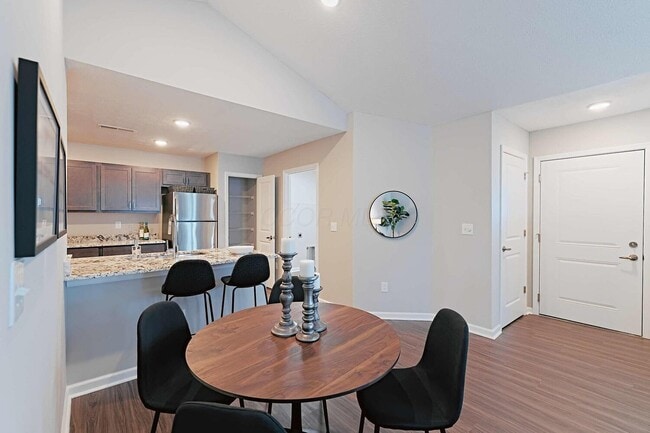 Building Photo - 32 Glade Lp
