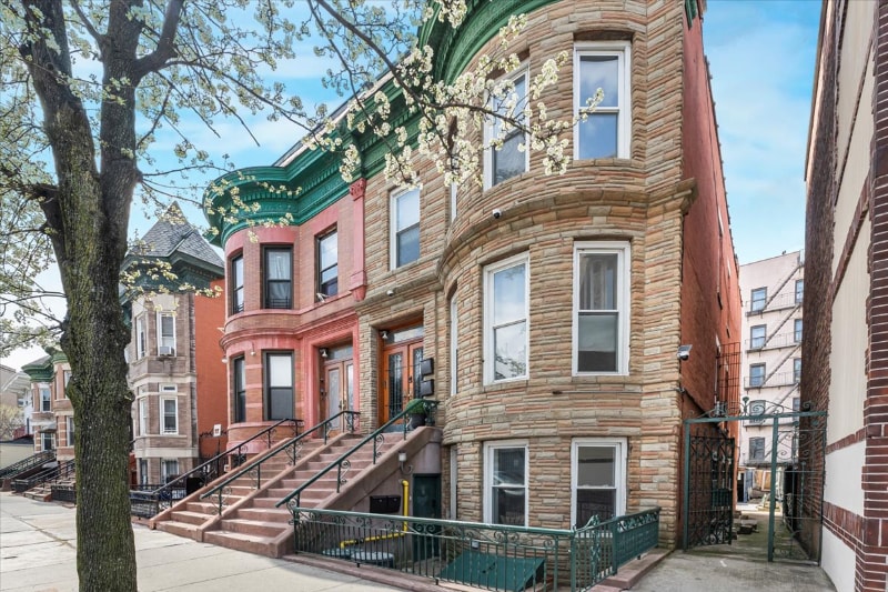 Building Photo - 952 E 156th St