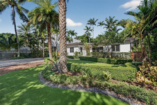 Building Photo - 465 NE 52nd St