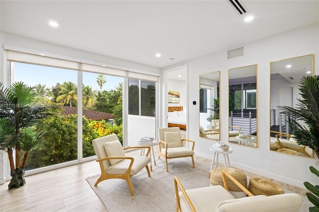 Building Photo - 1816 SW 23rd St