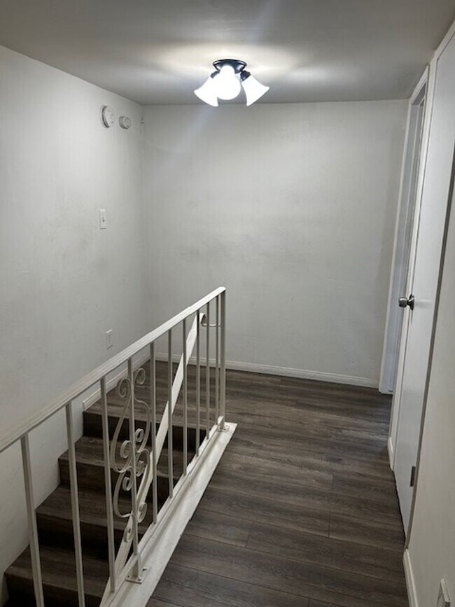 Building Photo - Single Family Home / Condo for Rent - Southwest Bakersfield