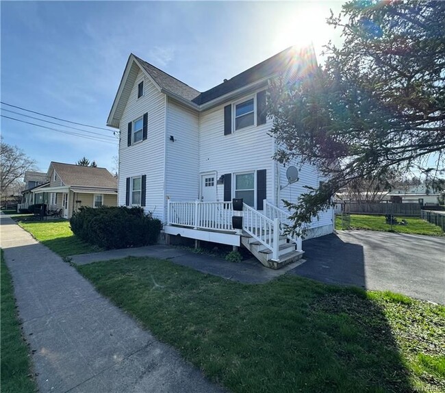 Primary Photo - 344 Clinton St