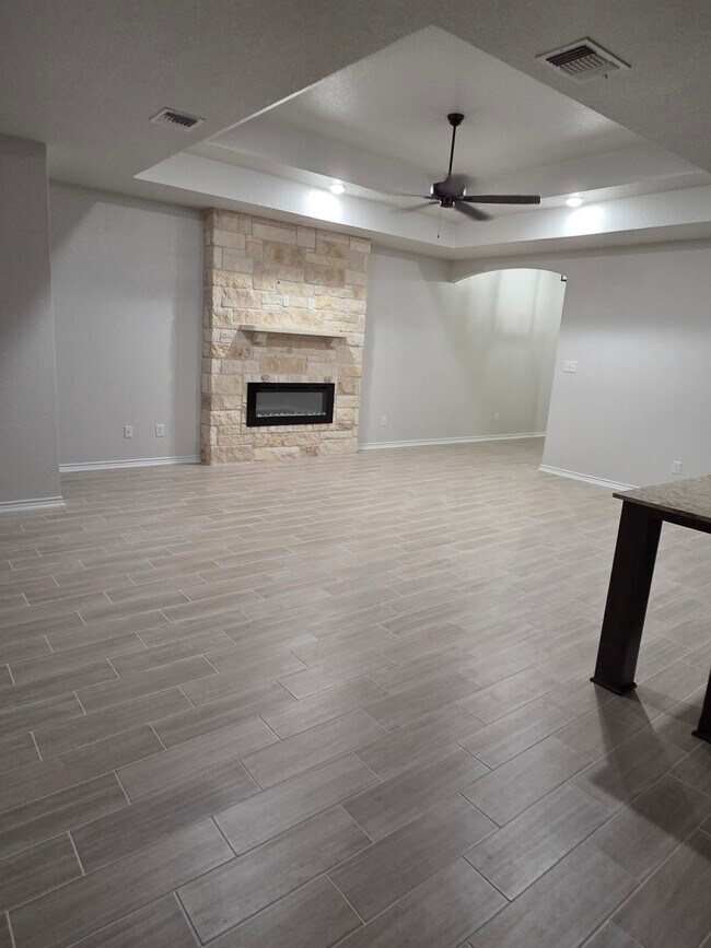 Building Photo - 519 Tooter St