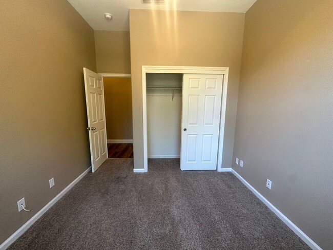Building Photo - 9456 Vintner Cir