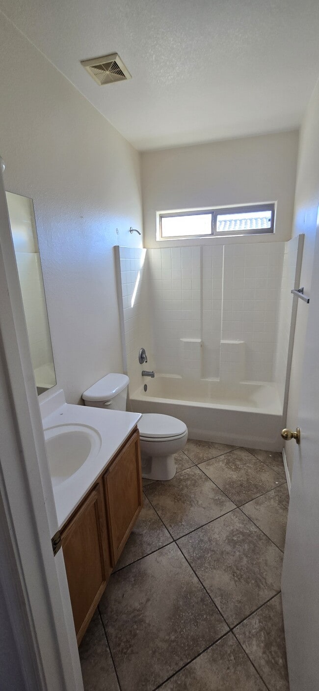 Building Photo - 10433 E Butte St