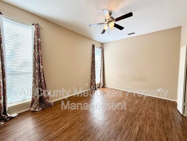 Building Photo - 8902 Bayshore Ln
