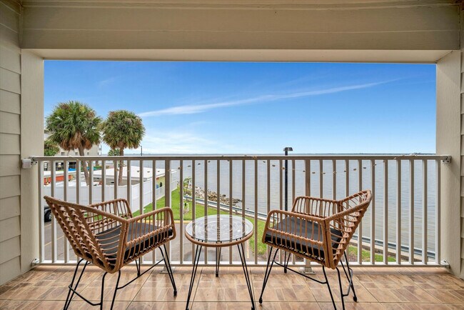 Building Photo - 2506 N Rocky Point Dr