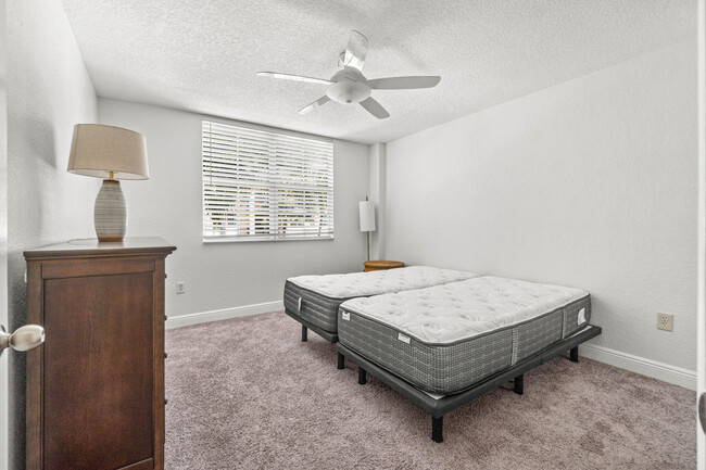 Building Photo - 1801 N Flagler Dr