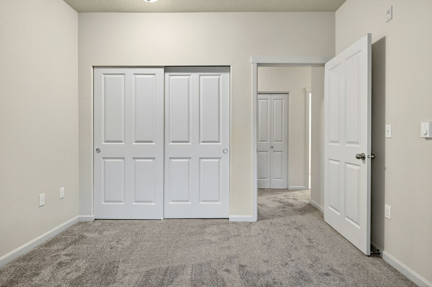 Building Photo - 10664 NE Holly St