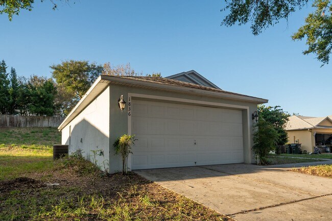 Building Photo - 3/2~Ridge Valley ~ Save with Solar!