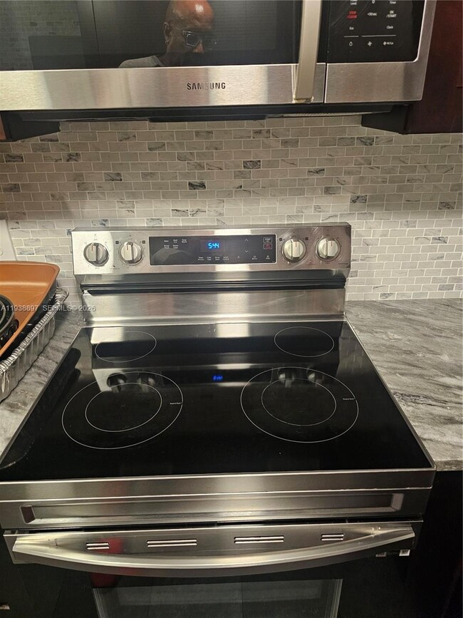 Building Photo - 5961 N Falls Cir Dr