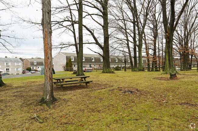 Picnic Area - 100 Whitestown Village