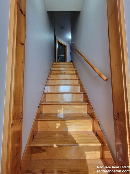 Building Photo - 118 Charles St