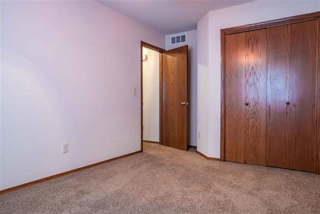 Building Photo - 11818 W Wilkinson Ct