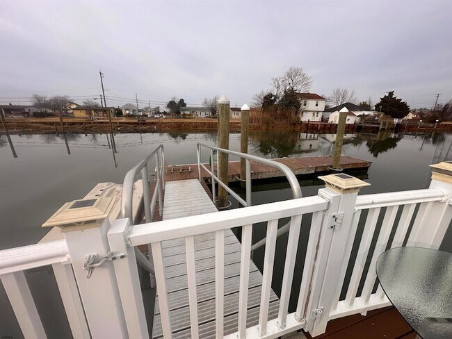 Building Photo - 2019 Kuehnle Ave