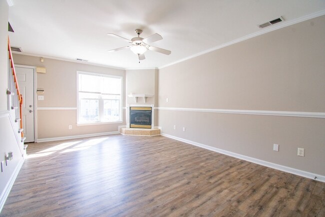 Building Photo - 2 Bedroom 2.5 Bathroom Townhome