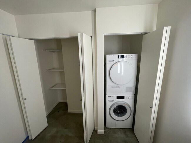 Building Photo - MOVE IN SPECIAL! Sleek and Sophisticated: ...